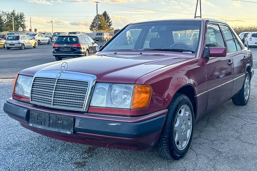 PKW Mercedes 200D 